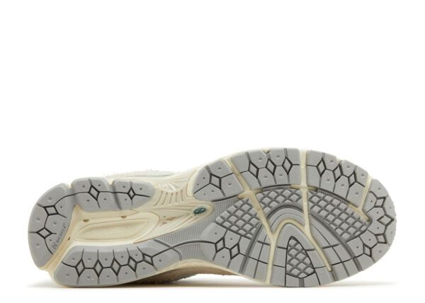 New Balance 2002R Linen - Image 4