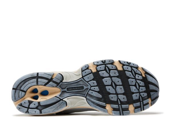 New Balance 530 Vintage Silver Metallic Moonbeam - Image 4