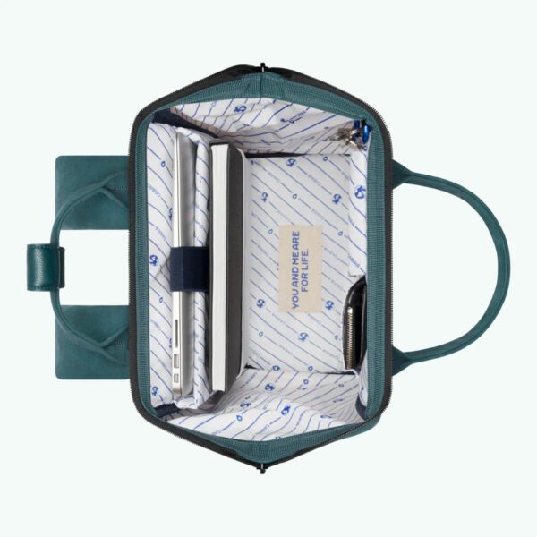 Quepos Adventurer Medium Backpack - Image 3