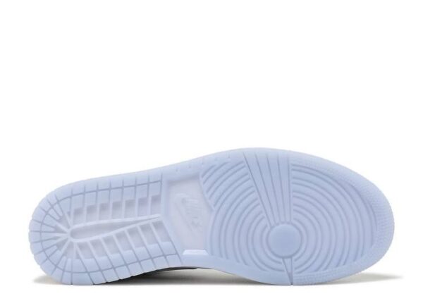 Air Jordan 1 Low Wolf Grey - Image 4