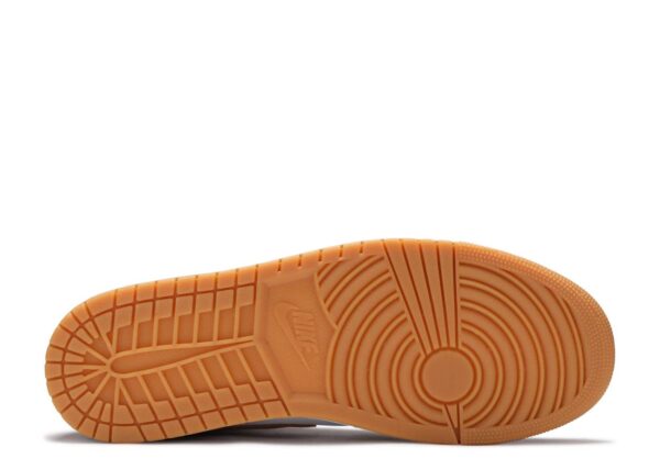 Air Jordan 1 Mid Tan Gum - Image 4